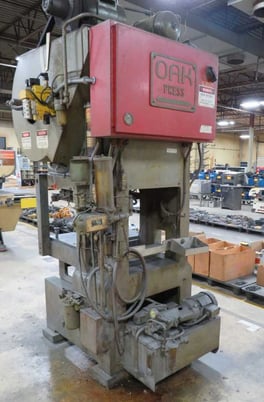 30 Ton, Oak #FP1-A, fin press, 1.5" stroke, 30" x 20" die area, 8.5"-10.5"Shut Height, 133-385 SPM, air - Image 2