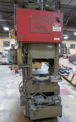 30 Ton, Oak #FP1-A, fin press, 1.5" stroke, 30" x 20" die area, 8.5"-10.5"Shut Height, 133-385 SPM, air - Image 3