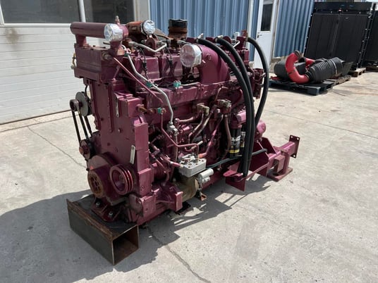 597 HP Cummins #3422323, industrial engine, 2100 RPM, sound attenuated enclosure 1, 2010 - Image 2