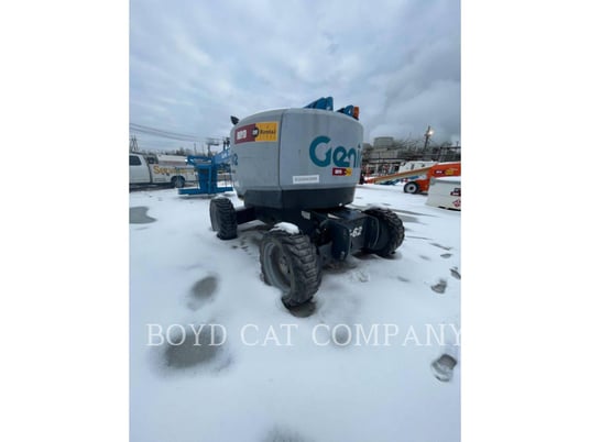 Genie Industries Z62/40 4WD G84, Articulated Boom Lift, 1695 hours, S/N: Z6215A-439, 2015 - Image 3
