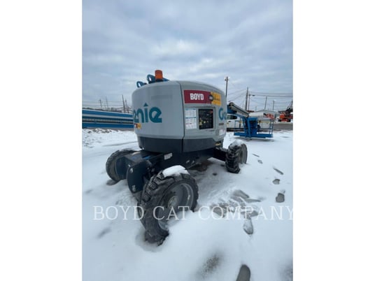 Genie Industries Z62/40 4WD G84, Articulated Boom Lift, 1695 hours, S/N: Z6215A-439, 2015 - Image 4