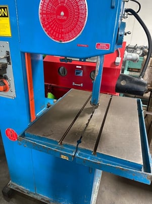 20" DoAll #2012-1AC, vertical bandsaw, 50-5200 RPM, 24" x31"table, pneumatic table feed - Image 2