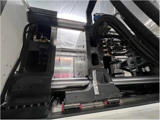 610 Ton, 105 oz., Milacron #Q-610, horizontal injection molding machine, 100mm screw, new in stock, 2023 - Image 4