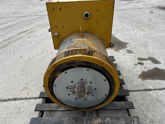 300 KW, 1800 RPM, Caterpillar #432PSL6402, Generator End, sound attenuated enclosure 1, 3 phase, 4-wire, 480 - Image 9