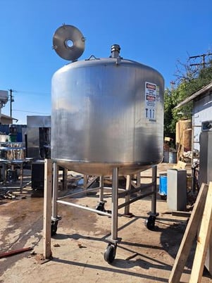1000 gallon Walker, vertical 316 Stainless Steel tank, fully jacketed, 50 psi, 72" dia. x 60" straight side - Image 1