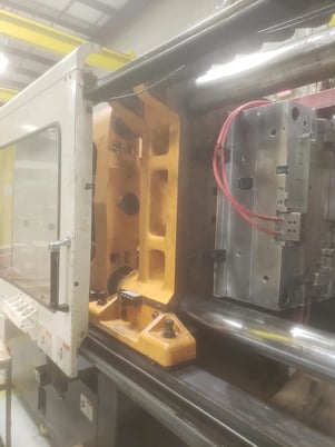 550 Ton, 105 oz., Cincinnati Milacron #VT-550-105, horizontal plastic injection molders, 34.25" x 34.25" tie - Image 6