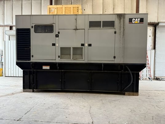 600 KW Caterpillar #3412, diesel generator set, weatherproof enclosure, 277/480 Volts, with batteries - Image 1