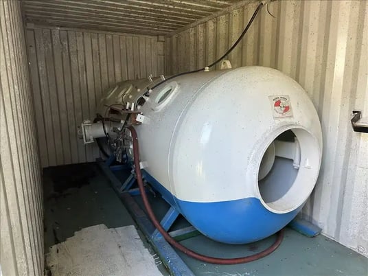 Decompression chamber in 20' container, Sat-Pak Saturation Diving #DP-450, 24" doors, 1975 - Image 7