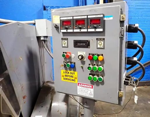 Standard #DX, clamshell die cutter, 29" x 42", heated platen, dwell timer, 3 phase, 460 V. - Image 3