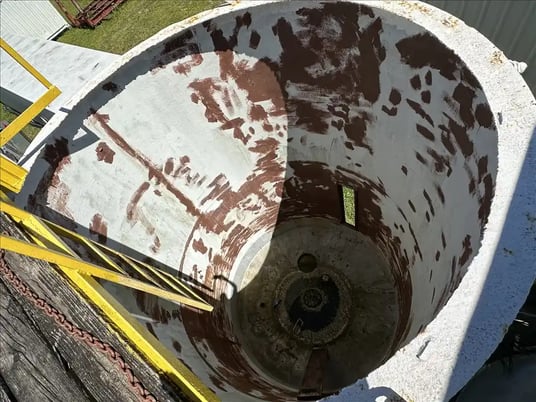 Platform / stairs for dive tanks, OSHA compliant - Image 2