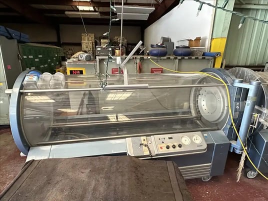 Medical Mono-Place chamber, Sechrist Industries, 32" medical chamber, 32" dia acrylic chamber, 9' long - Image 4