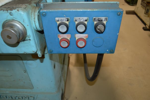 6" x 18" Norton, hydraulic surface grinder, 8" x 3/4" x 1-1/4" wheel, 1.5 HP - Image 4