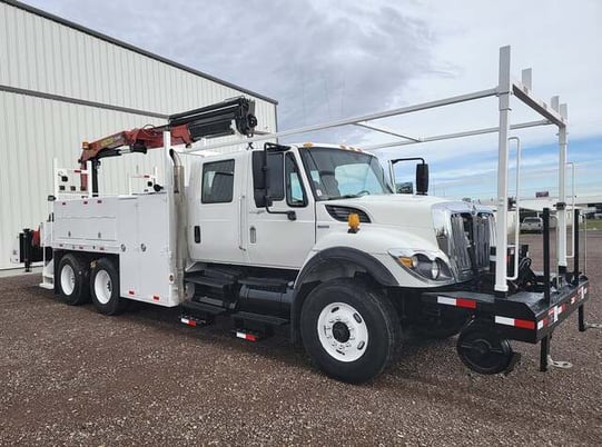 6.8 Ton, International Truck #7500-SBA-6X4, 61' 8" lift, Navistar diesel engine, Eaton 8vel transmission, 2009 - Image 2