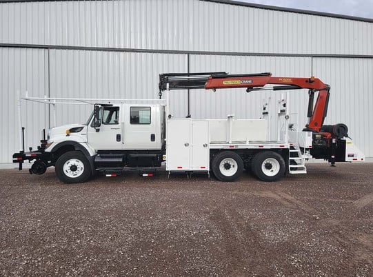 6.8 Ton, International Truck #7500-SBA-6X4, 61' 8" lift, Navistar diesel engine, Eaton 8vel transmission, 2009 - Image 3