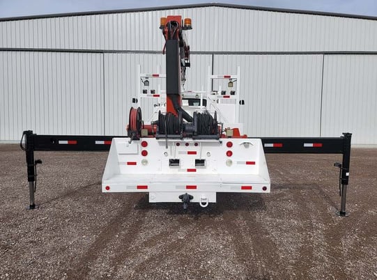 6.8 Ton, International Truck #7500-SBA-6X4, 61' 8" lift, Navistar diesel engine, Eaton 8vel transmission, 2009 - Image 5