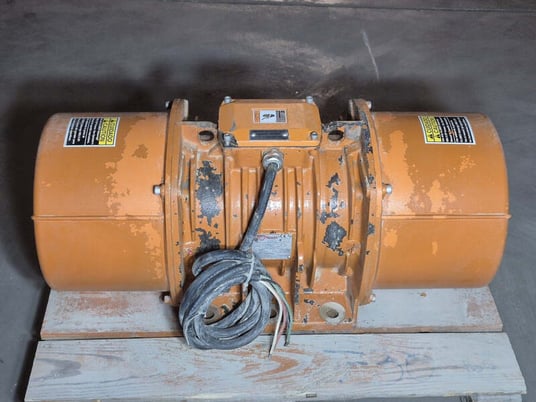 Electric vibrator, General Kinematics #IM9-14400, 5.8 HP, 900 RPM, 575 V. - Image 1