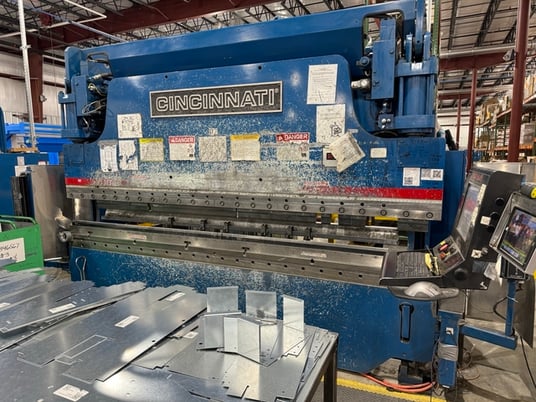 90 Ton, Cincinnati #90AF10 Plus Autoform, CNC hydraulic press brake, 12' overall, 126-1/2" between housing - Image 1