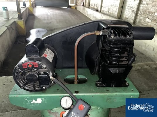 2 HP Speedaire #4B233B, air compressor, 135 psi, 30 gallon, 3450 RPM - Image 6