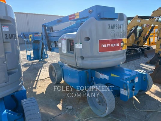 Genie Industries Z40/23NRJ, Articulated Boom Lift, 557 hours, S/N: Z40NN-4747, 2017 - Image 4