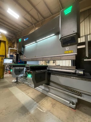 440 Ton, Accurl #GeniusPro440T, hydraulic CNC Press Brake, 13' 1" overall, Delem DA66S Control, WILA quick - Image 4