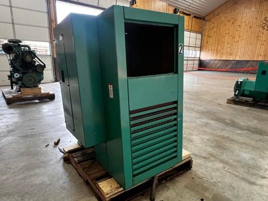 350 KW, Onan / Cummins 350DFCC, generator end, 12 wire, 1 or 3 phase, 480 Volts, 750 hours, 1992 - Image 2