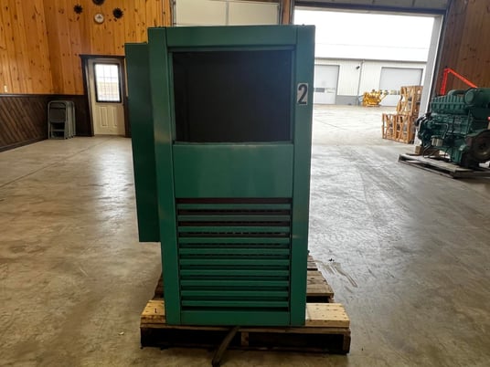 350 KW, Onan / Cummins 350DFCC, generator end, 12 wire, 1 or 3 phase, 480 Volts, 750 hours, 1992 - Image 3