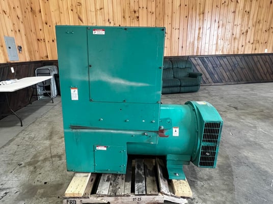 350 KW, Onan / Cummins 350DFCC, generator end, 12 wire, 1 or 3 phase, 480 Volts, 750 hours, 1992 - Image 5