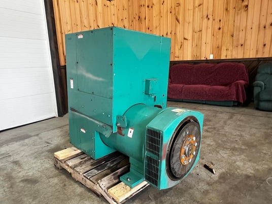 350 KW, Onan / Cummins 350DFCC, generator end, 12 wire, 1 or 3 phase, 480 Volts, 750 hours, 1992 - Image 6