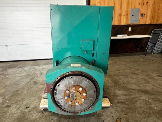 350 KW, Onan / Cummins 350DFCC, generator end, 12 wire, 1 or 3 phase, 480 Volts, 750 hours, 1992 - Image 7