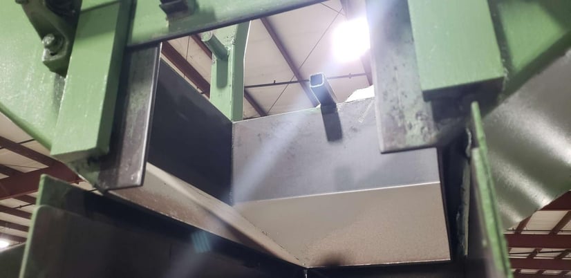 Warren, Loader, 135" overall height, 46" x 36" x 24" deep Hopper, 17" width x 2.5" H Chute, 75" exit height - Image 7