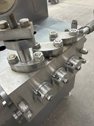 Cherry Burrell #SS-2100-VBR, superhomo homogenizer, 1000 GPH, 2500 PSI, 2 stage, 1994 - Image 9