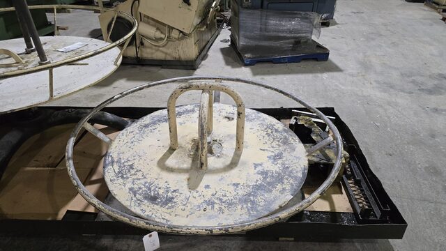 Turn Table & Wire Stand, 50" diameter Center section, 62" diameter End to End, 8" height from ground - Image 1
