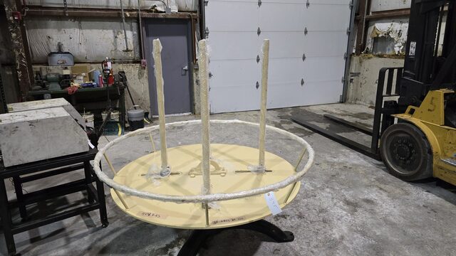 Turn Table & Wire Stand, 57" diameter Center section, 63" diameter End to End, 26" height from ground, 41" H - Image 1