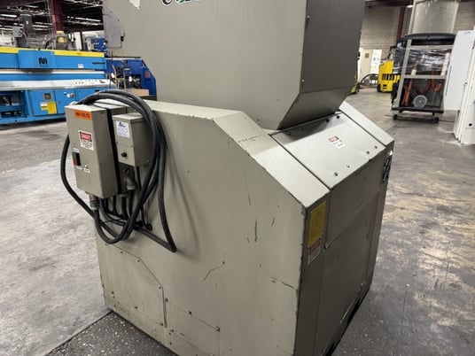 14" x 18" Conair #CK1418, granulator, 15 HP motor, 3 knife open rotor, 2 bed knives, 52" in-feed height - Image 9