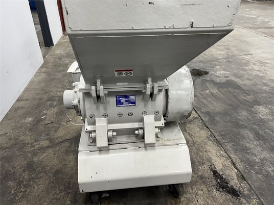 15" x 15.7" Nissui #SKN-22, slow speed granulator, 3 HP - Image 4