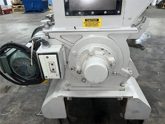15" x 15.7" Nissui #SKN-22, slow speed granulator, 3 HP - Image 9