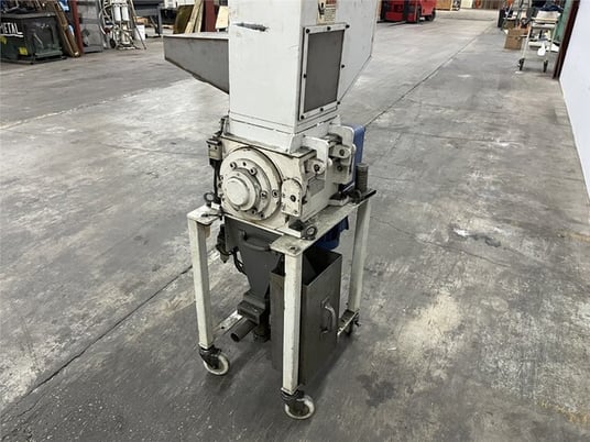 9" x 10" Matsui #SMGL2-100U, low-speed granulator, 2009 - Image 7