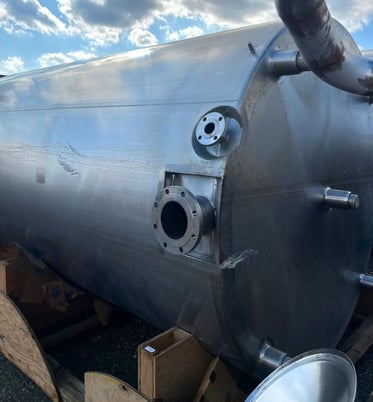 3000 gallon A & B Process Systems, Stainless Steel sanitary insulated tank, 7' diameter x 12' T/T, 2011 - Image 5