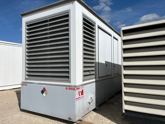 600 KW Cummins #QSK23-G7, generator set, sound enclosed, base tank, 120/208 Volts, Tier 2, 747 hours, 2009 - Image 3