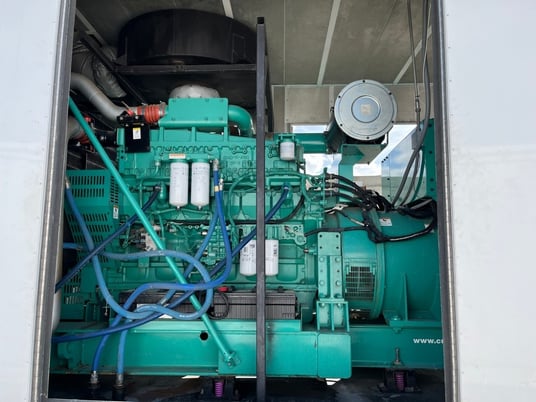 600 KW Cummins #QSK23-G7, generator set, sound enclosed, base tank, 120/208 Volts, Tier 2, 747 hours, 2009 - Image 7
