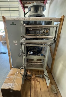 Indumak #MG-1000 CGS vertical form fill and seal bagger, volumetric filler, incline conveyor, 2016 - Image 3