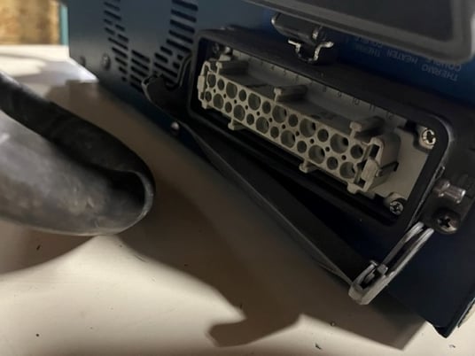 Athena, 6-zone 6 card hot runner - Image 4