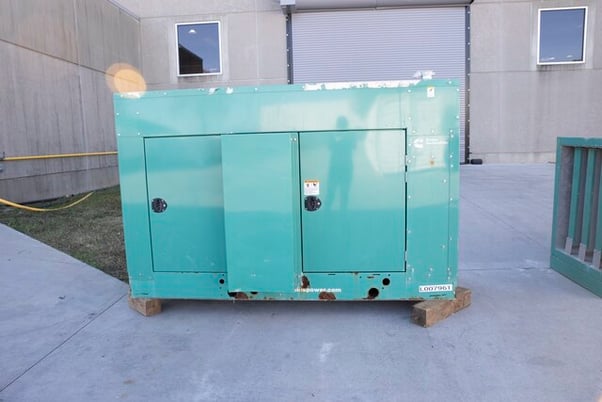 140 kW Cummins #GGLB, Natural Propane Generator, 240 Volts, 450 hours, 2008 (2 available) - Image 1