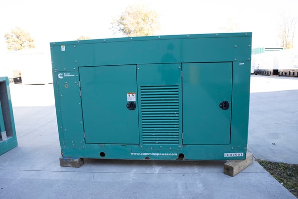 140 kW Cummins #GGLB, Natural Propane Generator, 240 Volts, 450 hours, 2008 (2 available) - Image 2