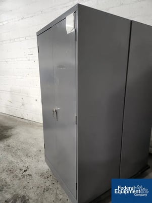 Steel Storage Cabinet, with shelves - Image 2