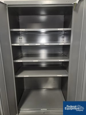 Steel Storage Cabinet, with shelves - Image 3