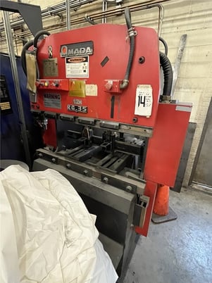 35 Ton, Amada #RG35S, press brake, 47.3" table, 14.6" daylight, 4" stroke, 7.9" throat, 3 HP, NC9-EX Control - Image 3