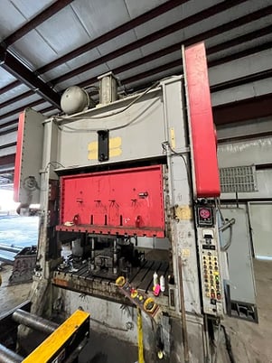 250 Ton, Blow #SC2-250-84-60, straight side twin end backshaft driven mechanical press, 1997 - Image 3