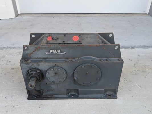 86 HP @ 900 RPM, Falk #365A2-AB, Enclosed Gear Drive Gearbox, Parallel Shaft, 116 Output RPM, 7.74:1 Ratio - Image 1
