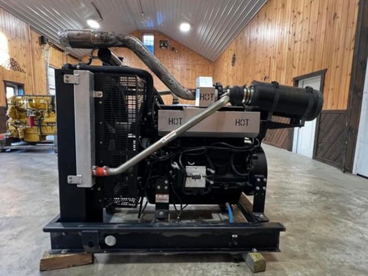 225 HP John Deere #6068HF285, complete engine, Tier 3, 652 hours, like new - Image 2